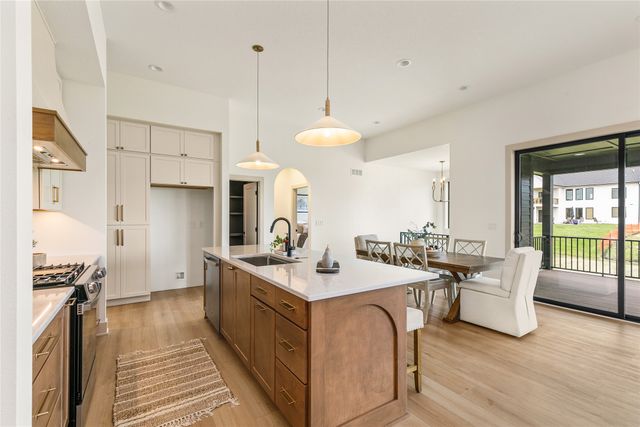 1348 S Auburn Place, West Des Moines, IA 50266