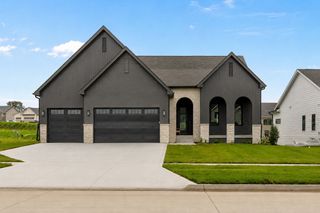 1348 S Auburn Place, West Des Moines, IA 50266