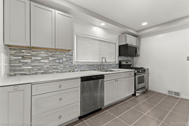 15805 Lindsay Street, Detroit, MI 48227