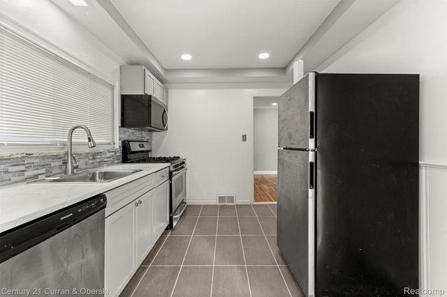 15805 Lindsay Street, Detroit, MI 48227