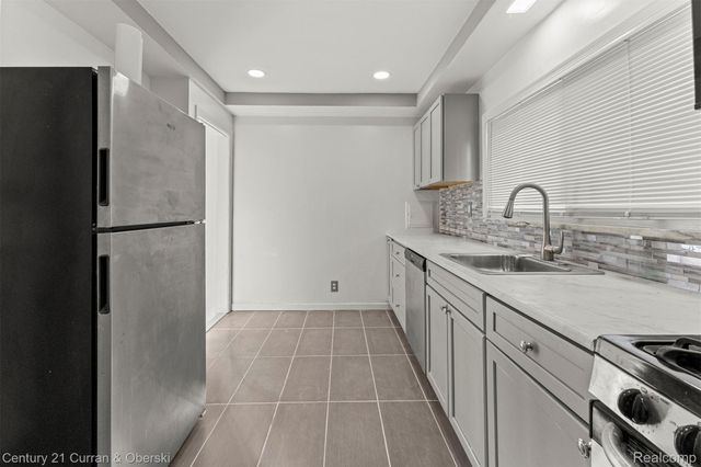 15805 Lindsay Street, Detroit, MI 48227