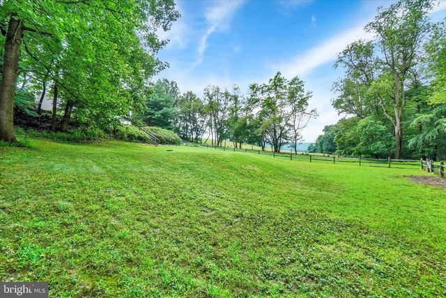 1123 TOWER RD, York, PA 17406