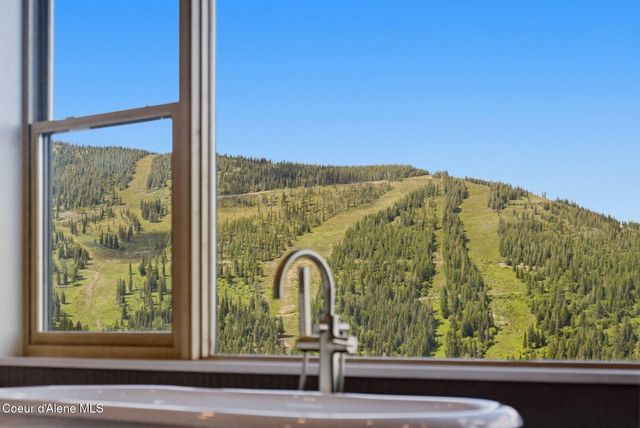 277 Blizzard Drive, Sandpoint, ID 83864