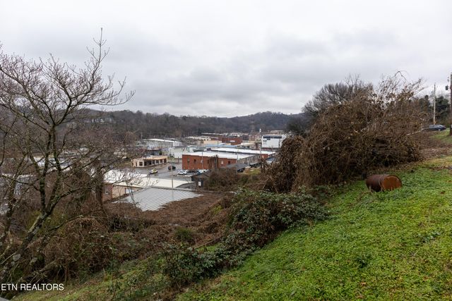 136 Riverview St, Newport, TN 37821