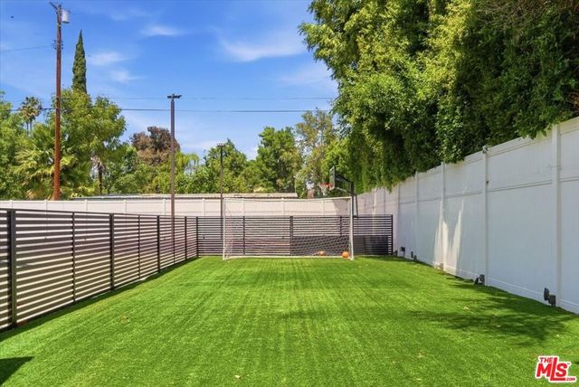 17211 Parthenia Street, Northridge, CA 91325