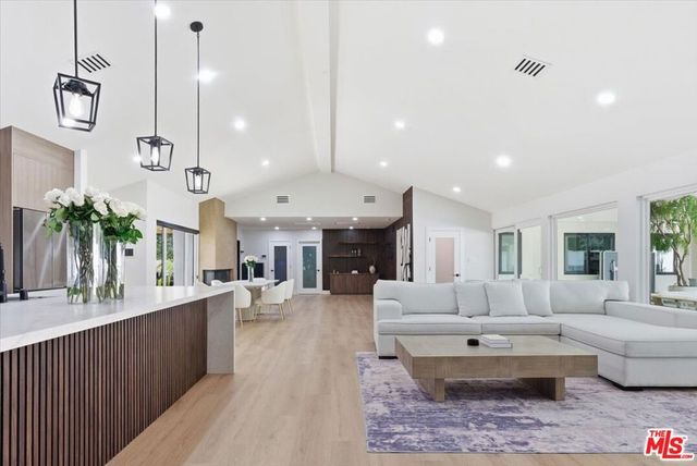 17211 Parthenia Street, Northridge, CA 91325