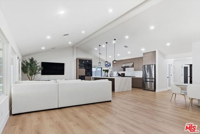 17211 Parthenia Street, Northridge, CA 91325