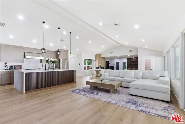 17211 Parthenia Street, Northridge, CA 91325