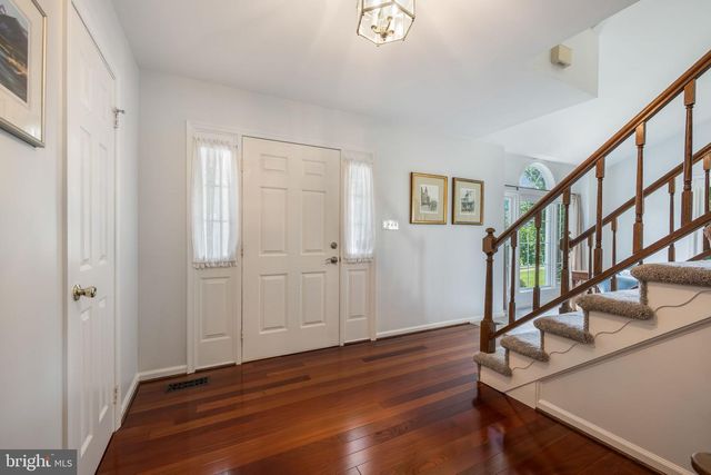 5722 ROCKY RUN DR, Centreville, VA 20120