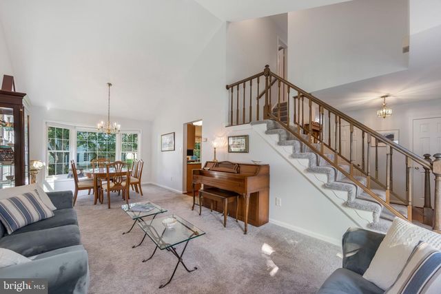 5722 ROCKY RUN DR, Centreville, VA 20120