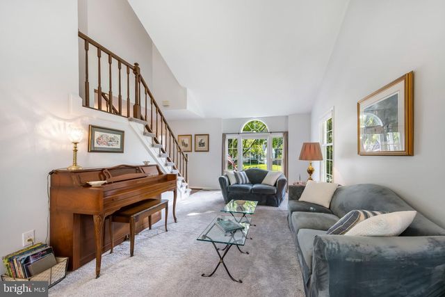 5722 ROCKY RUN DR, Centreville, VA 20120