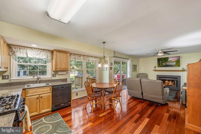 5722 ROCKY RUN DR, Centreville, VA 20120