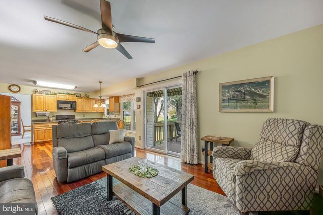 5722 ROCKY RUN DR, Centreville, VA 20120