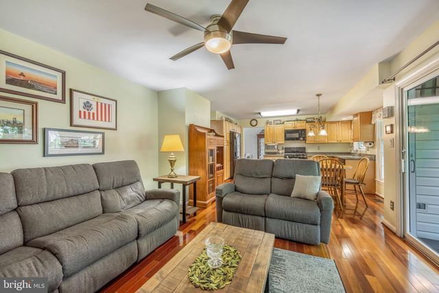 5722 ROCKY RUN DR, Centreville, VA 20120