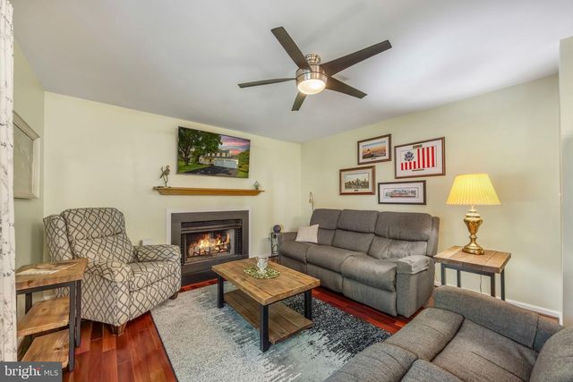 5722 ROCKY RUN DR, Centreville, VA 20120