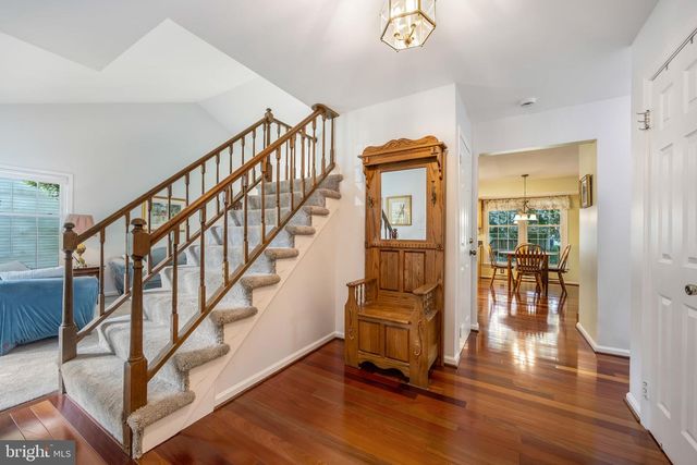 5722 ROCKY RUN DR, Centreville, VA 20120