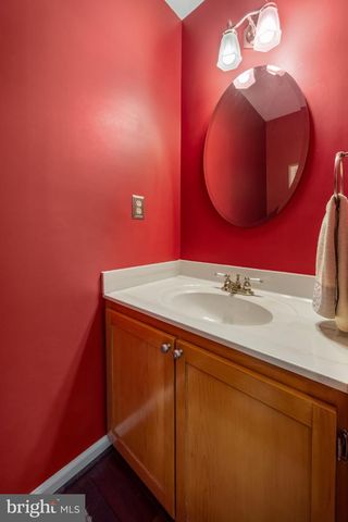 5722 ROCKY RUN DR, Centreville, VA 20120