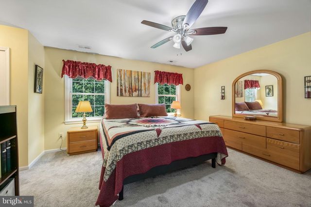 5722 ROCKY RUN DR, Centreville, VA 20120