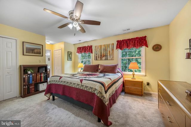 5722 ROCKY RUN DR, Centreville, VA 20120