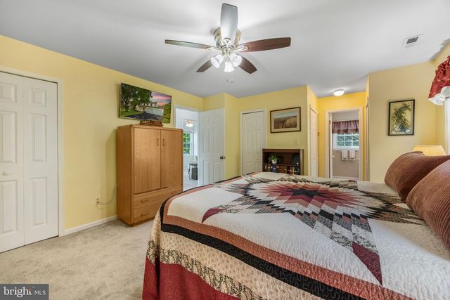 5722 ROCKY RUN DR, Centreville, VA 20120