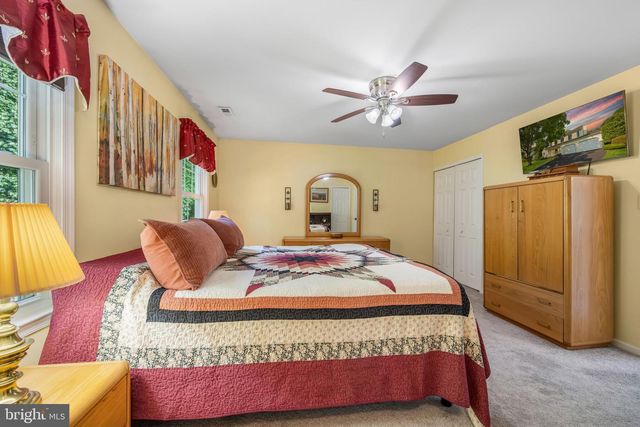 5722 ROCKY RUN DR, Centreville, VA 20120