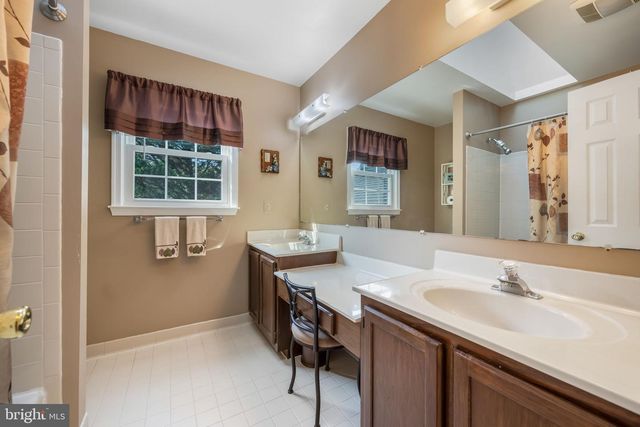 5722 ROCKY RUN DR, Centreville, VA 20120