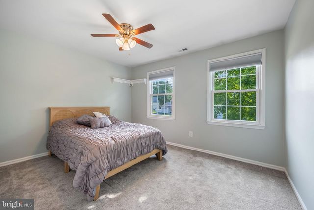5722 ROCKY RUN DR, Centreville, VA 20120