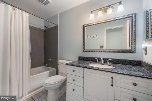 5722 ROCKY RUN DR, Centreville, VA 20120