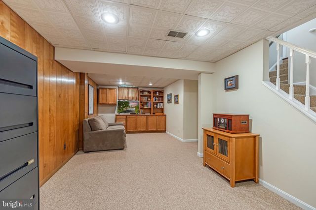 5722 ROCKY RUN DR, Centreville, VA 20120