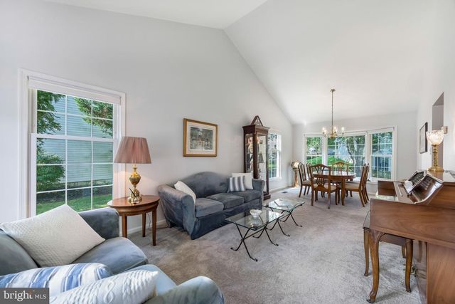 5722 ROCKY RUN DR, Centreville, VA 20120