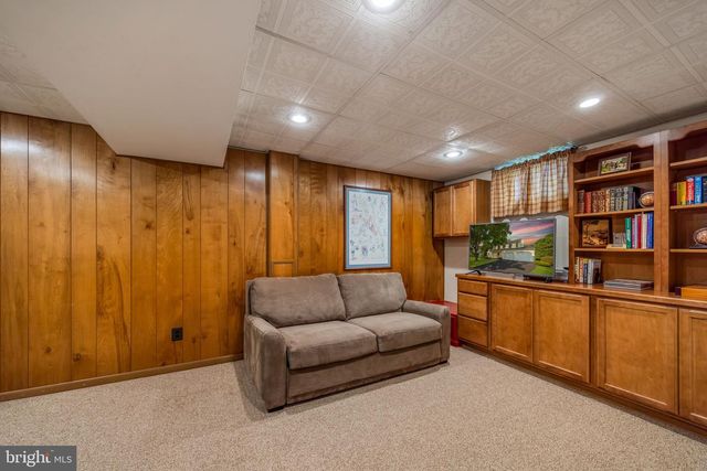 5722 ROCKY RUN DR, Centreville, VA 20120