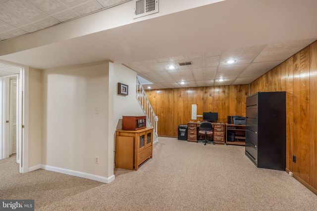 5722 ROCKY RUN DR, Centreville, VA 20120