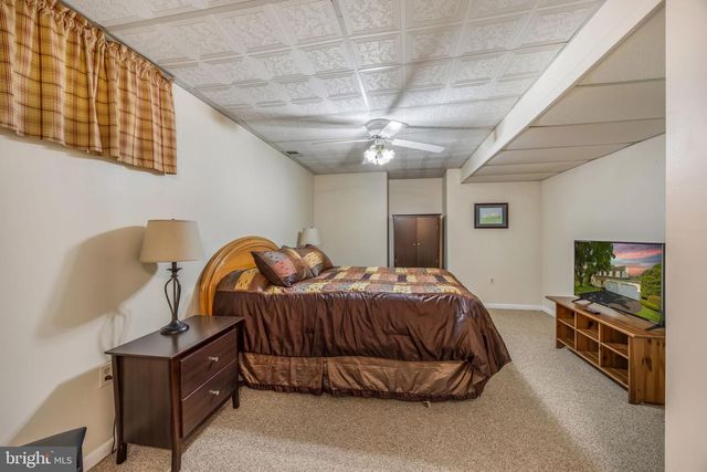 5722 ROCKY RUN DR, Centreville, VA 20120