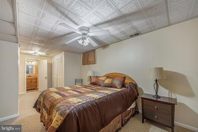 5722 ROCKY RUN DR, Centreville, VA 20120