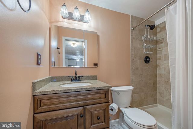 5722 ROCKY RUN DR, Centreville, VA 20120