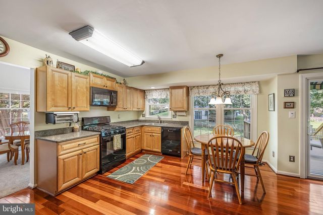 5722 ROCKY RUN DR, Centreville, VA 20120