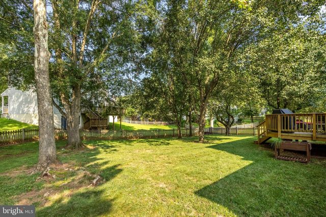 5722 ROCKY RUN DR, Centreville, VA 20120