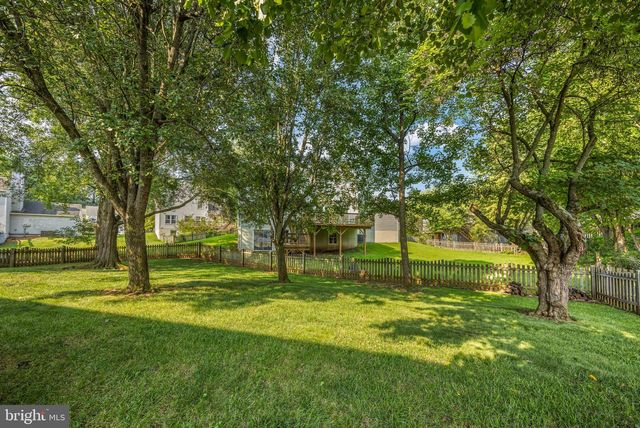 5722 ROCKY RUN DR, Centreville, VA 20120
