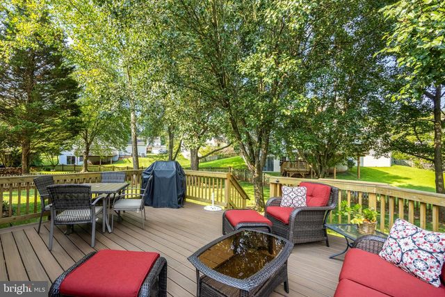 5722 ROCKY RUN DR, Centreville, VA 20120
