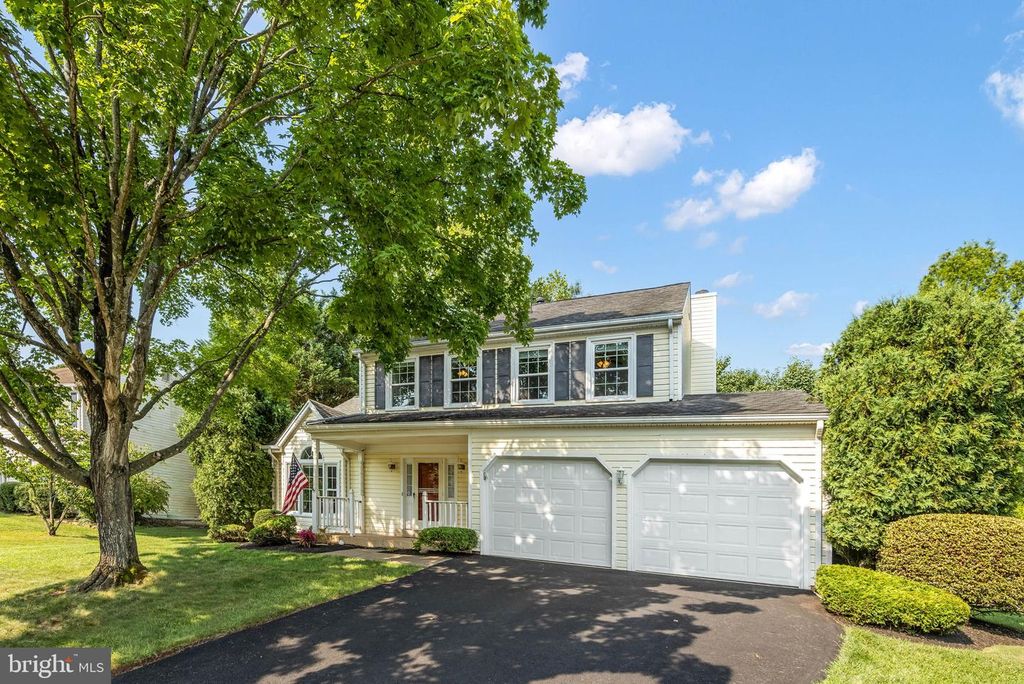 5722 ROCKY RUN DR, Centreville, VA 20120