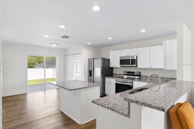 317 COURTLAND STREET, Auburndale, FL 33823