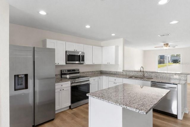 317 COURTLAND STREET, Auburndale, FL 33823