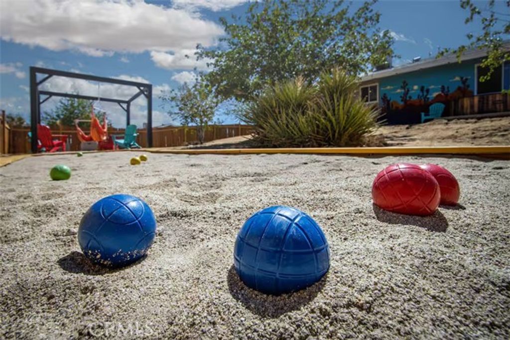 60206 Latham, Joshua Tree, CA 92252