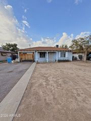 2001 W WHITTON Avenue, Phoenix, AZ 85015
