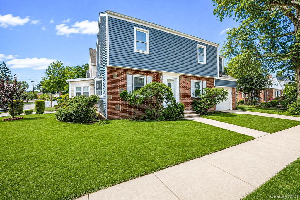 1 Hudson Court, Lynbrook, NY 11563 — photo 2