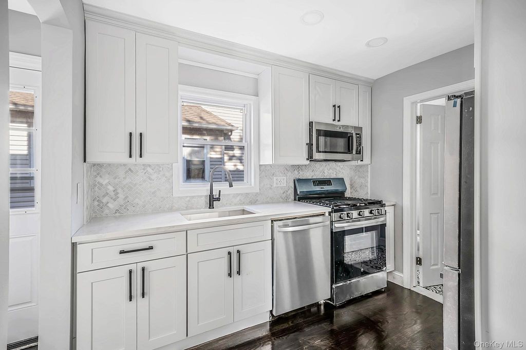 1 Hudson Court, Lynbrook, NY 11563 — photo 3
