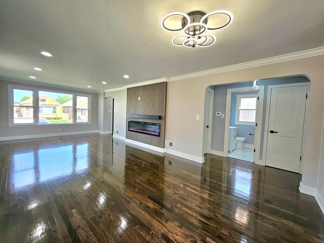 8244 S Troy Street, Chicago, IL 60652