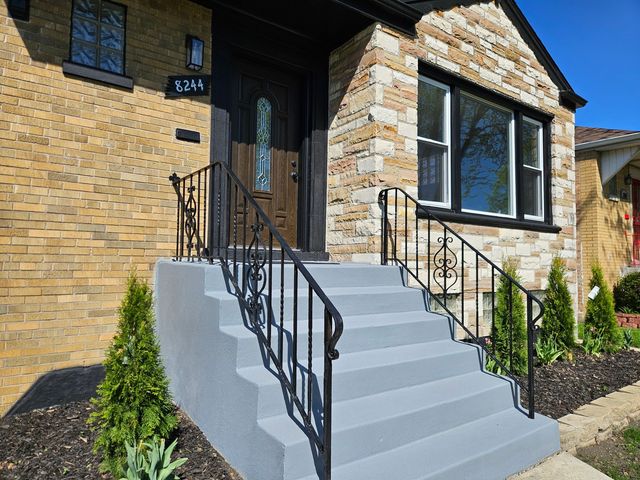 8244 S Troy Street, Chicago, IL 60652