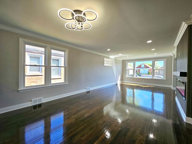 8244 S Troy Street, Chicago, IL 60652