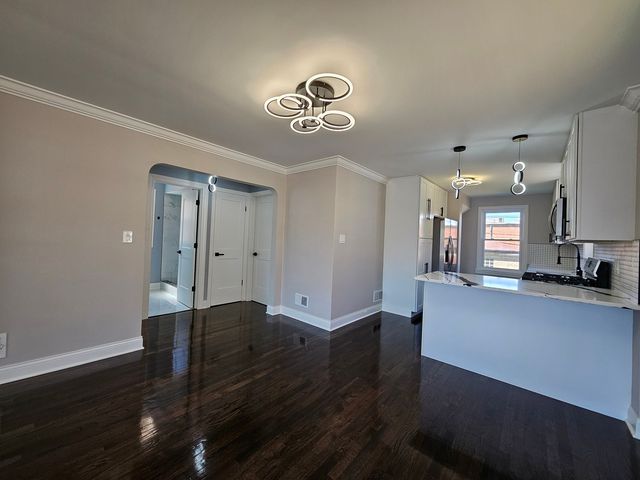 8244 S Troy Street, Chicago, IL 60652